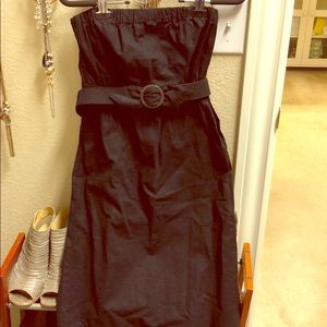 Black strapless linen dress with belt.